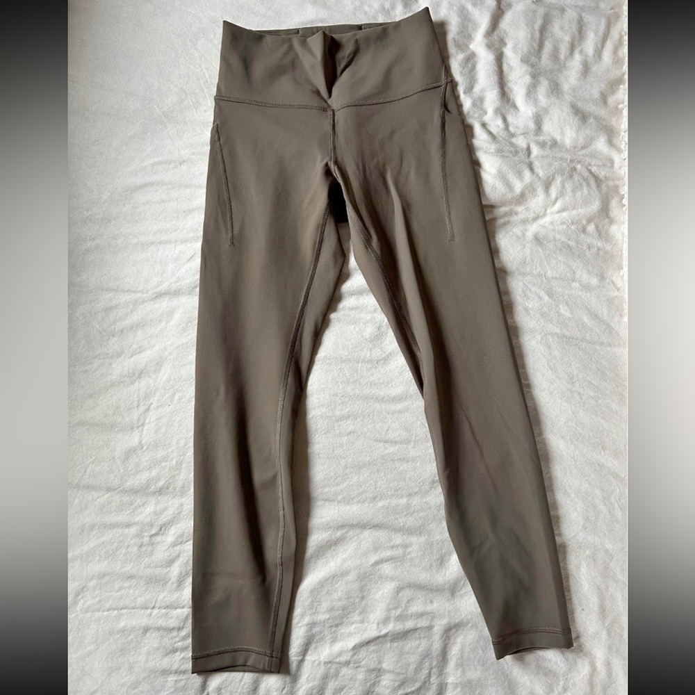 Lululemon Wonder Train HR 25” size 8